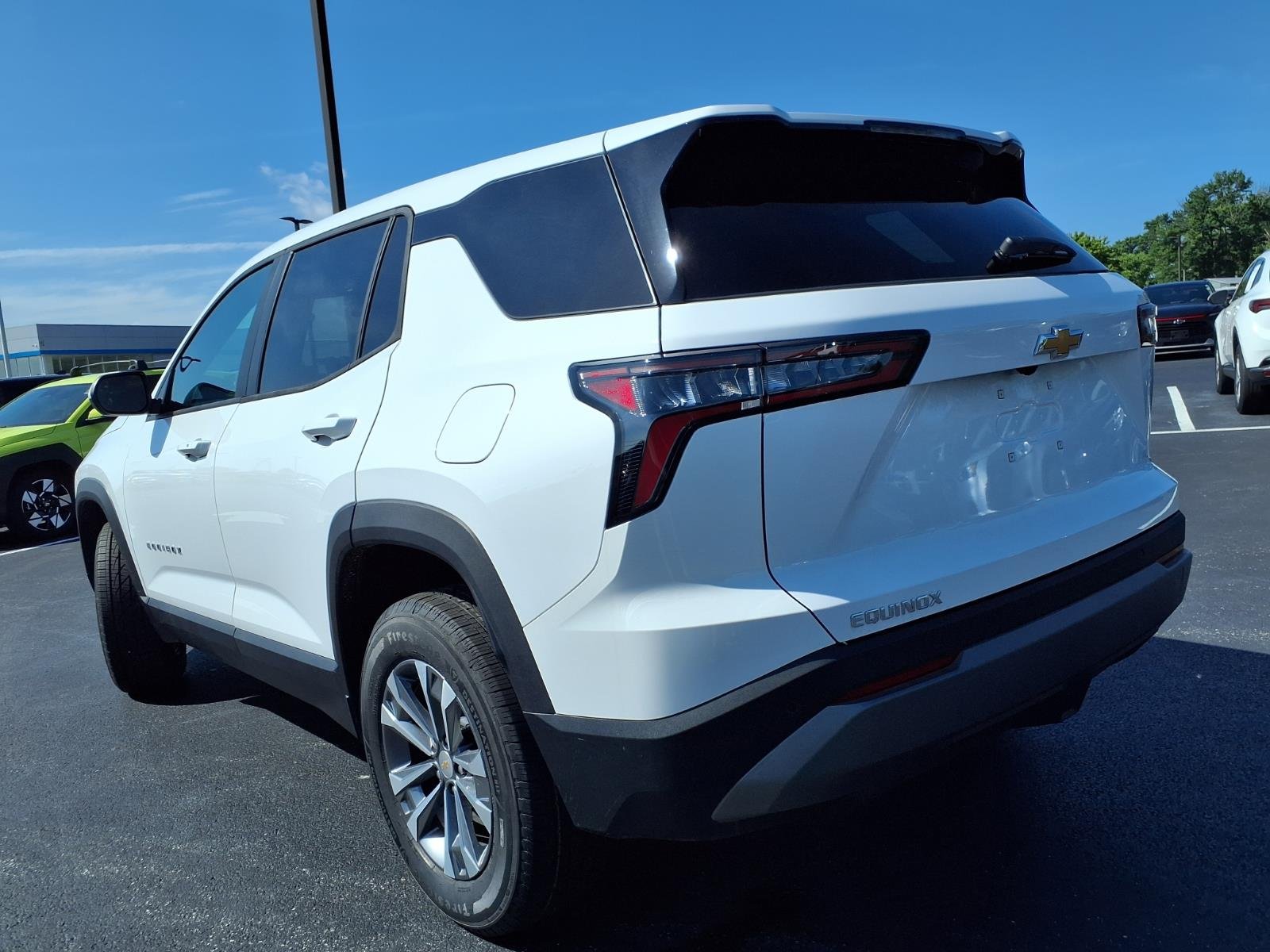 Used 2026 Summit White Chevrolet LT image 24