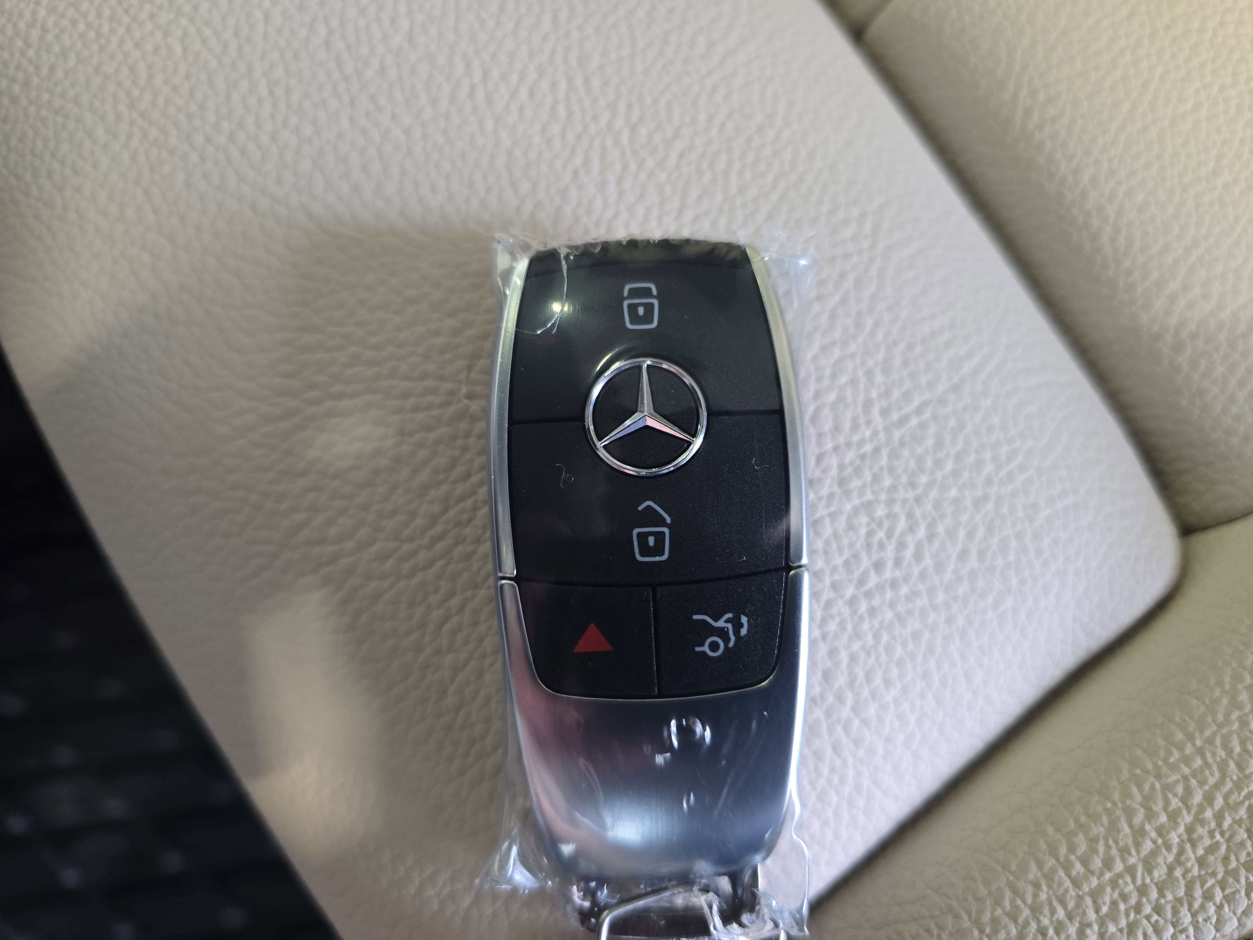 New 2026 Night Black Mercedes-Benz GLB250 image 36