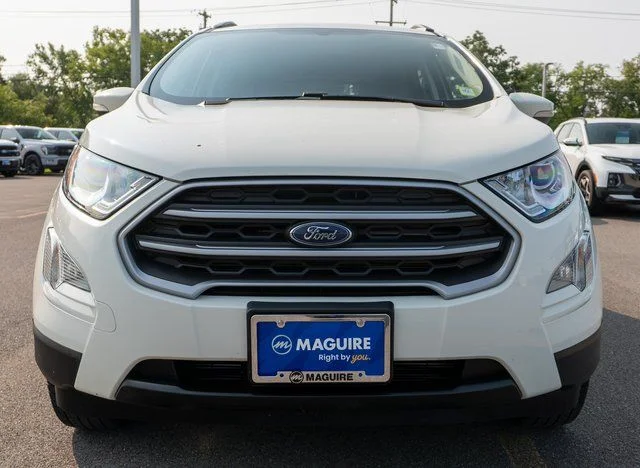 Used 2022 Diamond White Ford SE image 3
