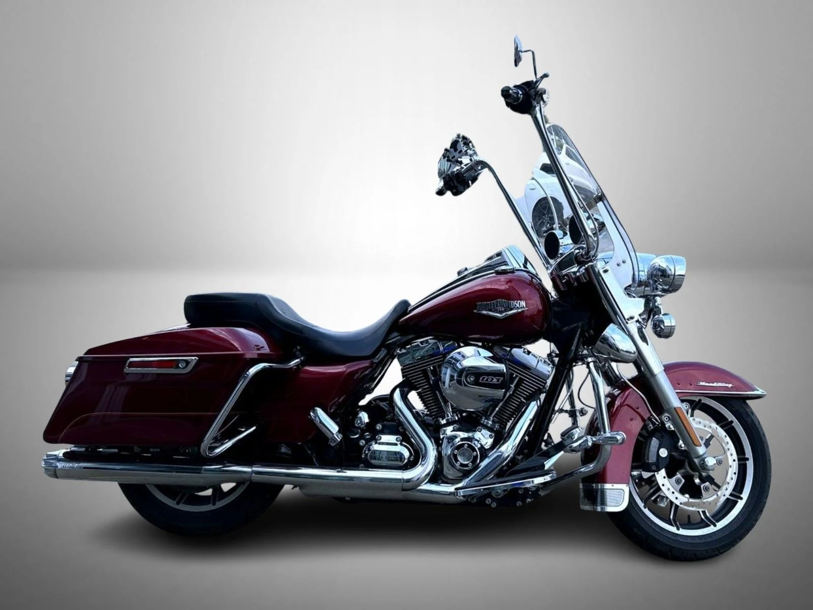 Used 2015 Red Harley-Davidson Road King image 4