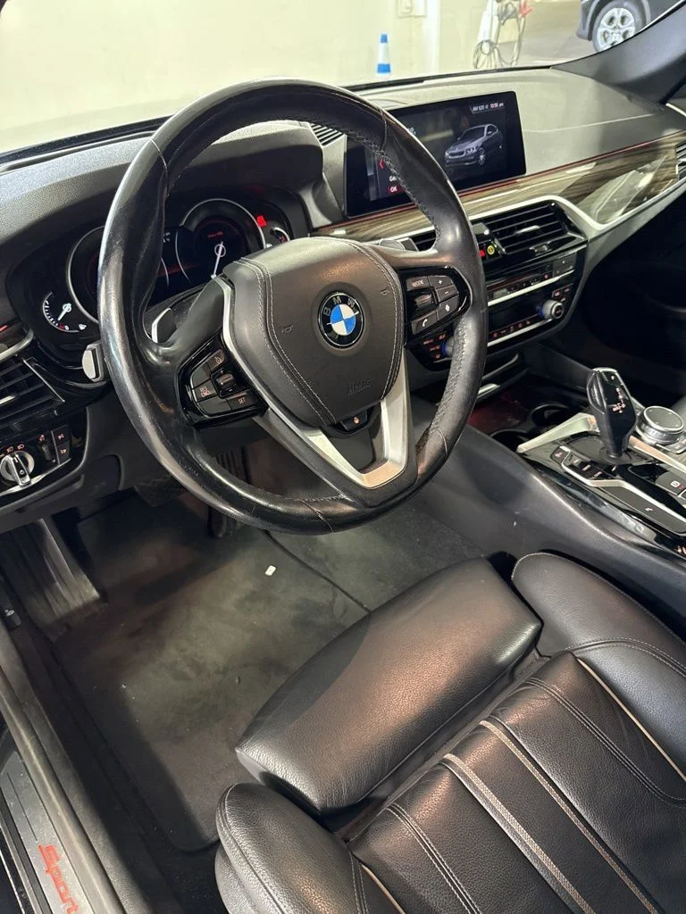 Used 2019 Black Sapphire Metallic BMW 530i xDrive image 9