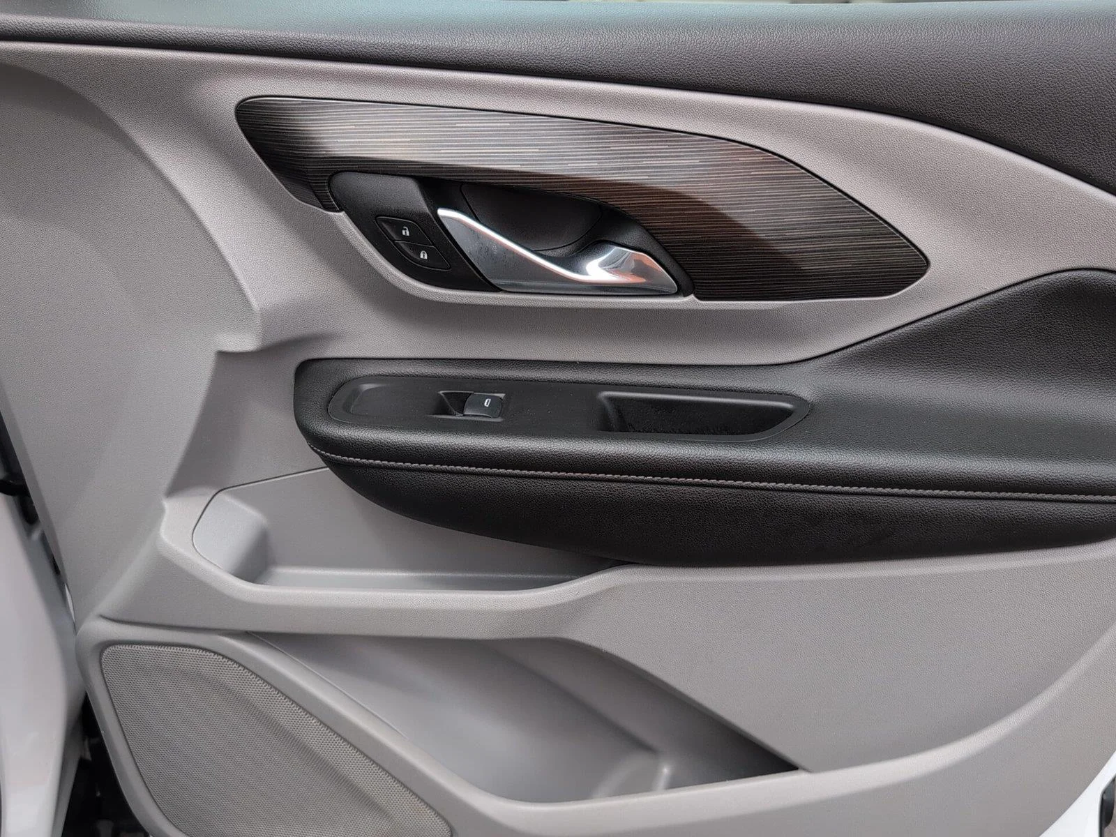 Used 2024 Summit White GMC SLE image 38