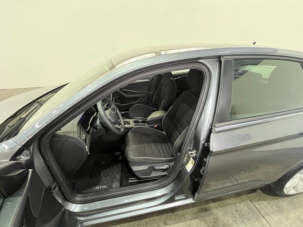 Used 2022 Platinum Gray Metallic Volkswagen 1.5T Sport image 18