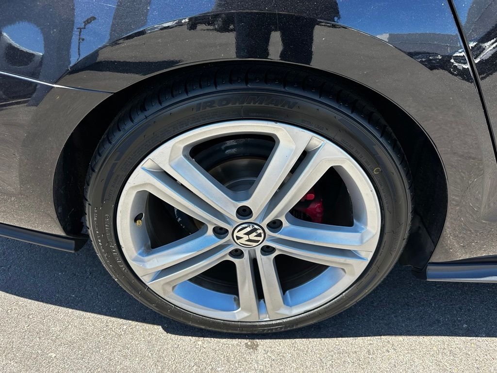 Used 2017 Deep Black Volkswagen GLI image 10