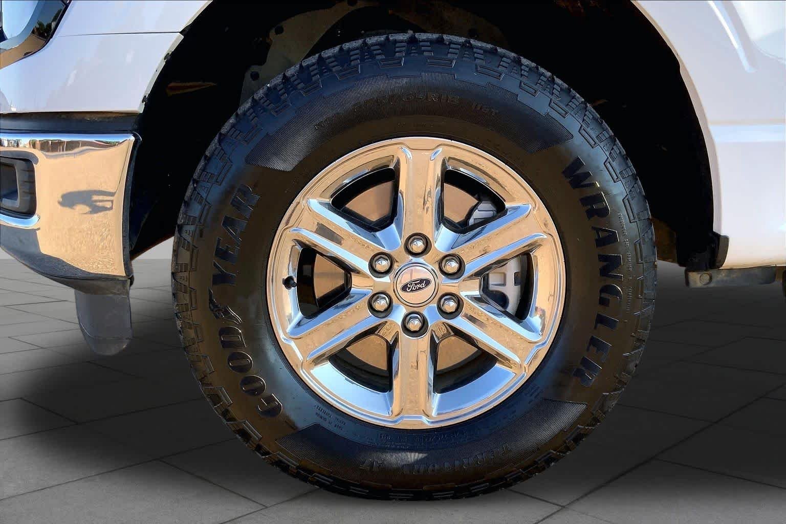 Used 2025 Oxford White Ford XLT image 11