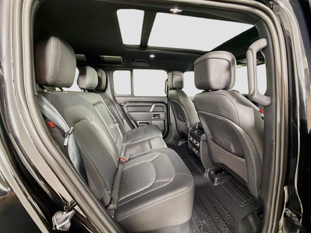 Certified Used 2023 Black Land Rover X-Dynamic SE image 30