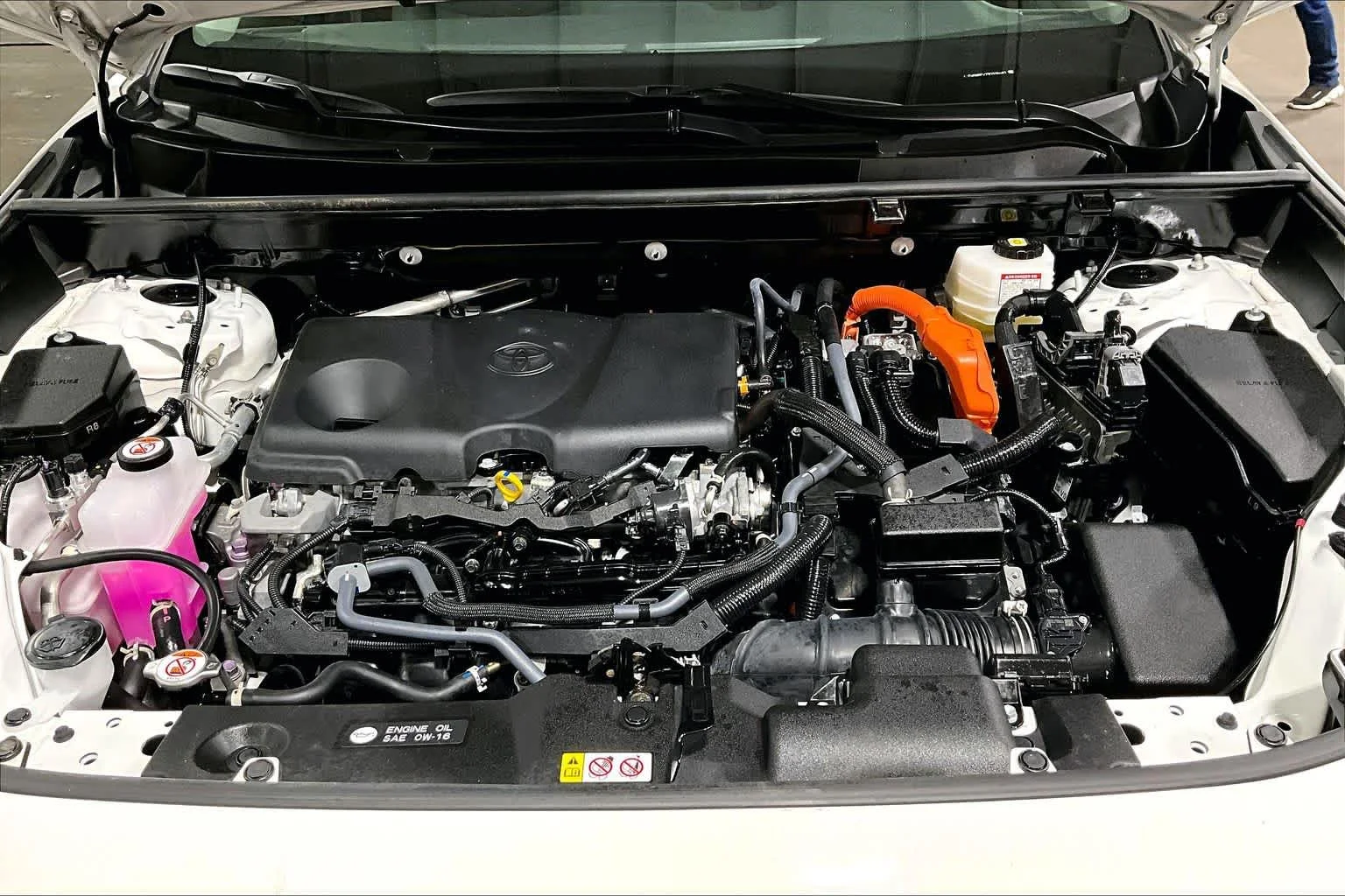 Used 2025 Ice Cap Toyota Hybrid XLE image 32