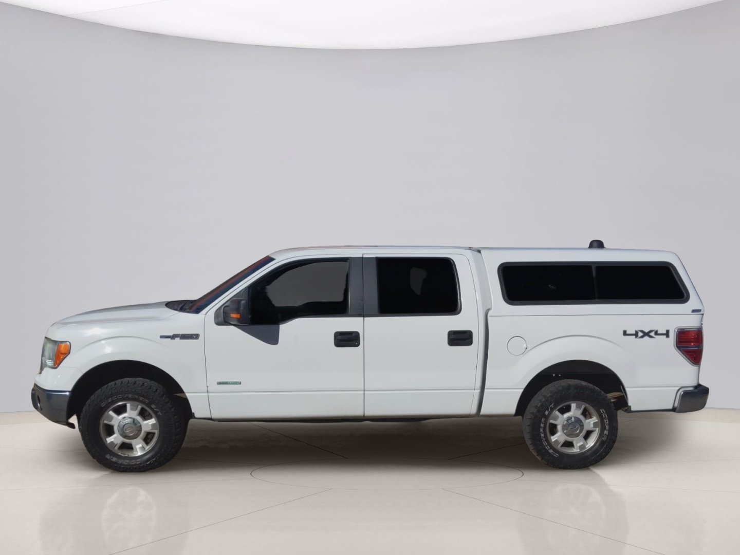 Used 2012 White Ford XL SUPER image 8