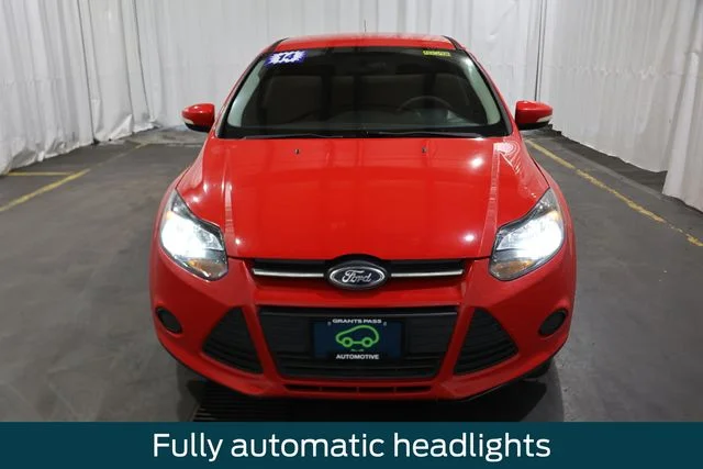 Used 2014 Race Red Ford SE image 7