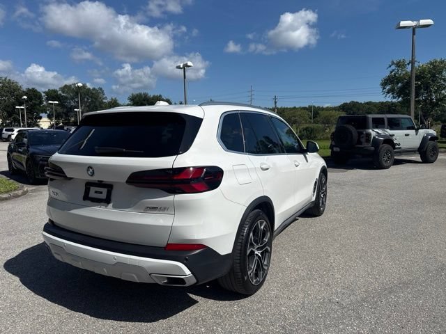 Used 2025 Alpine White BMW sDrive40i image 5