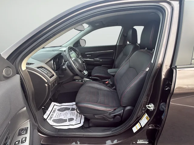 Used 2022 Gray Mitsubishi 2.0 SE image 10