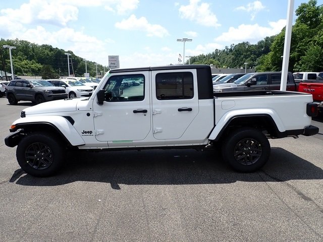 2025 Jeep Gladiator Sport S photo 2