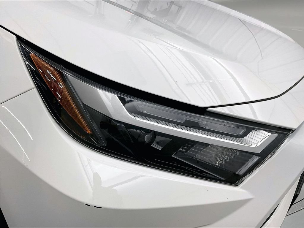 Used 2023 White Toyota LE image 33