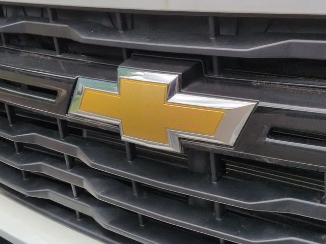 New 2026 Summit White Chevrolet Work Truck image 33