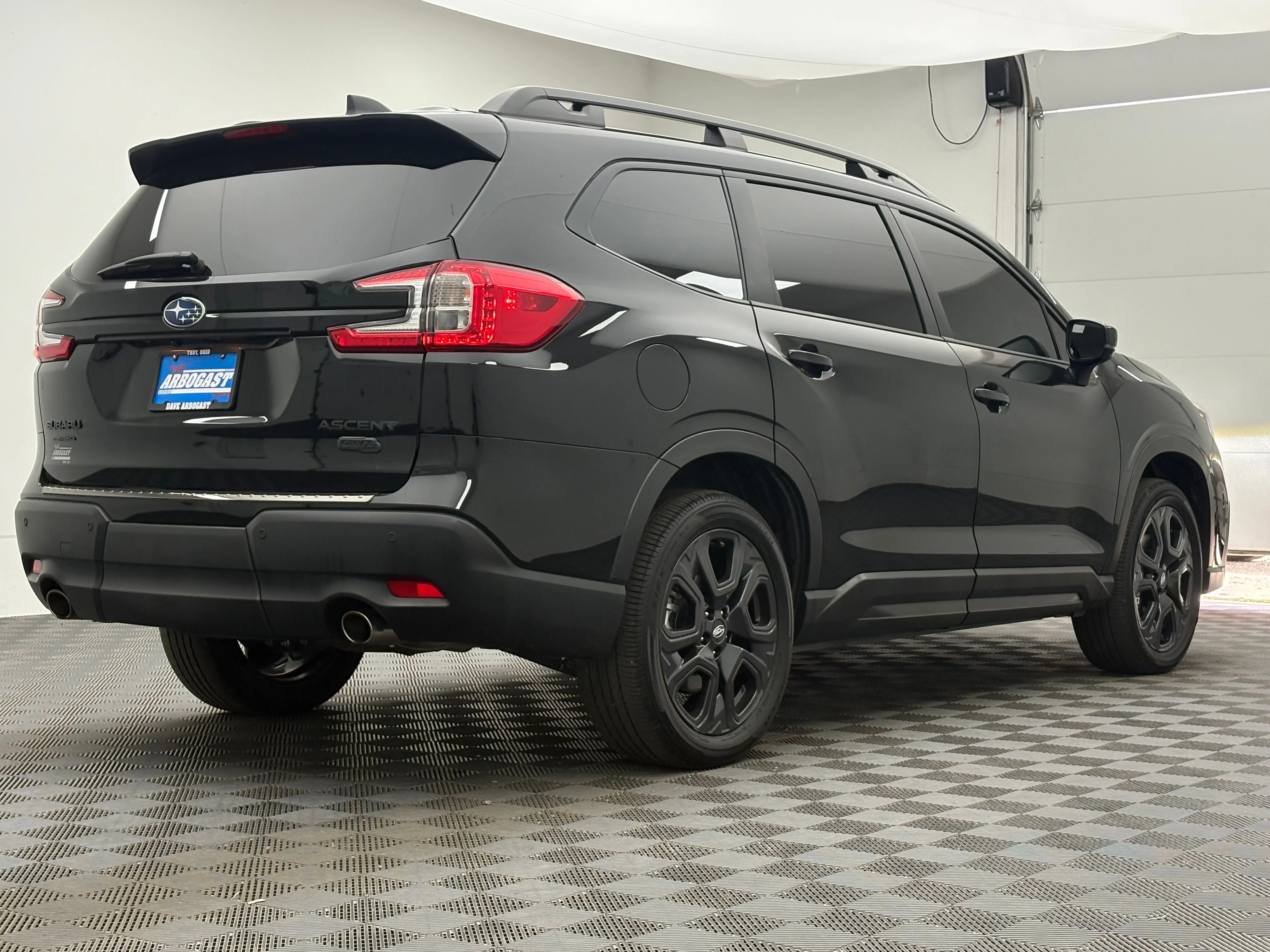 Used 2025 Crystal Black Silica Subaru Onyx Edition image 8