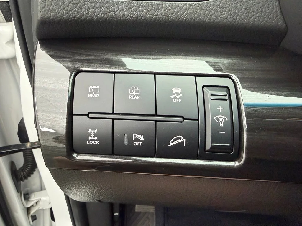 Used 2012 White Kia EX image 28