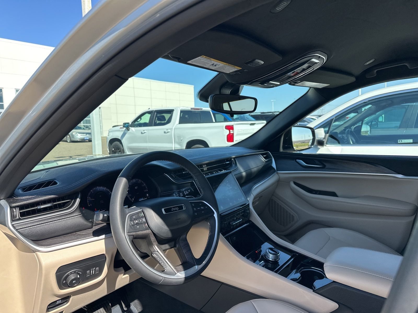 Used 2023 Silver Jeep Limited image 14