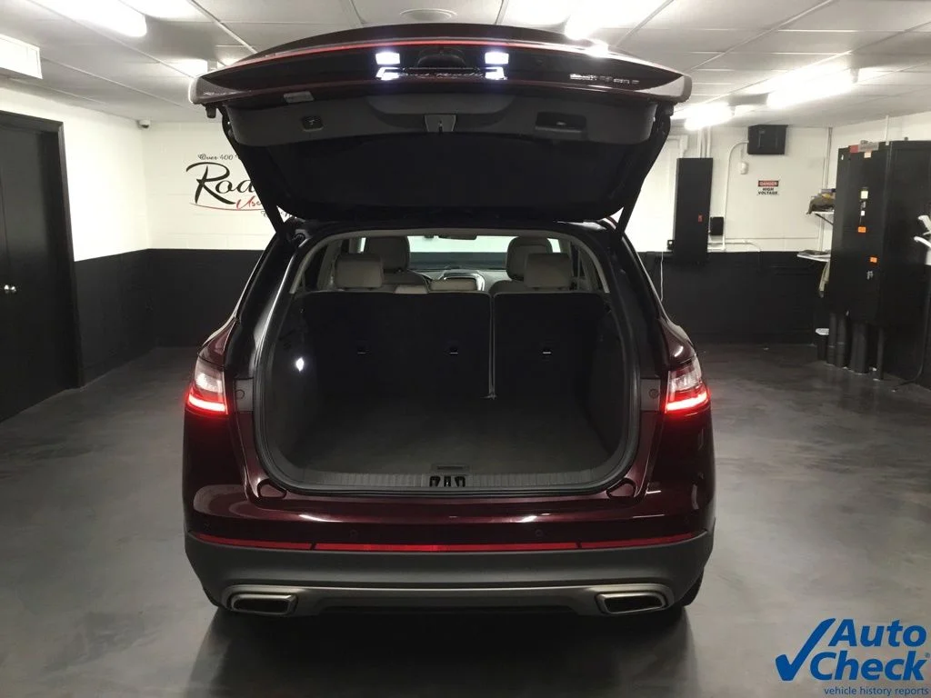 Used 2020 Red Lincoln Reserve image 12