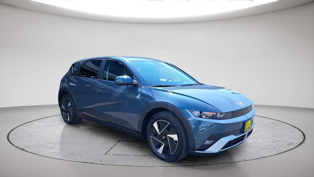 New 2026 Green Hyundai SE image 1