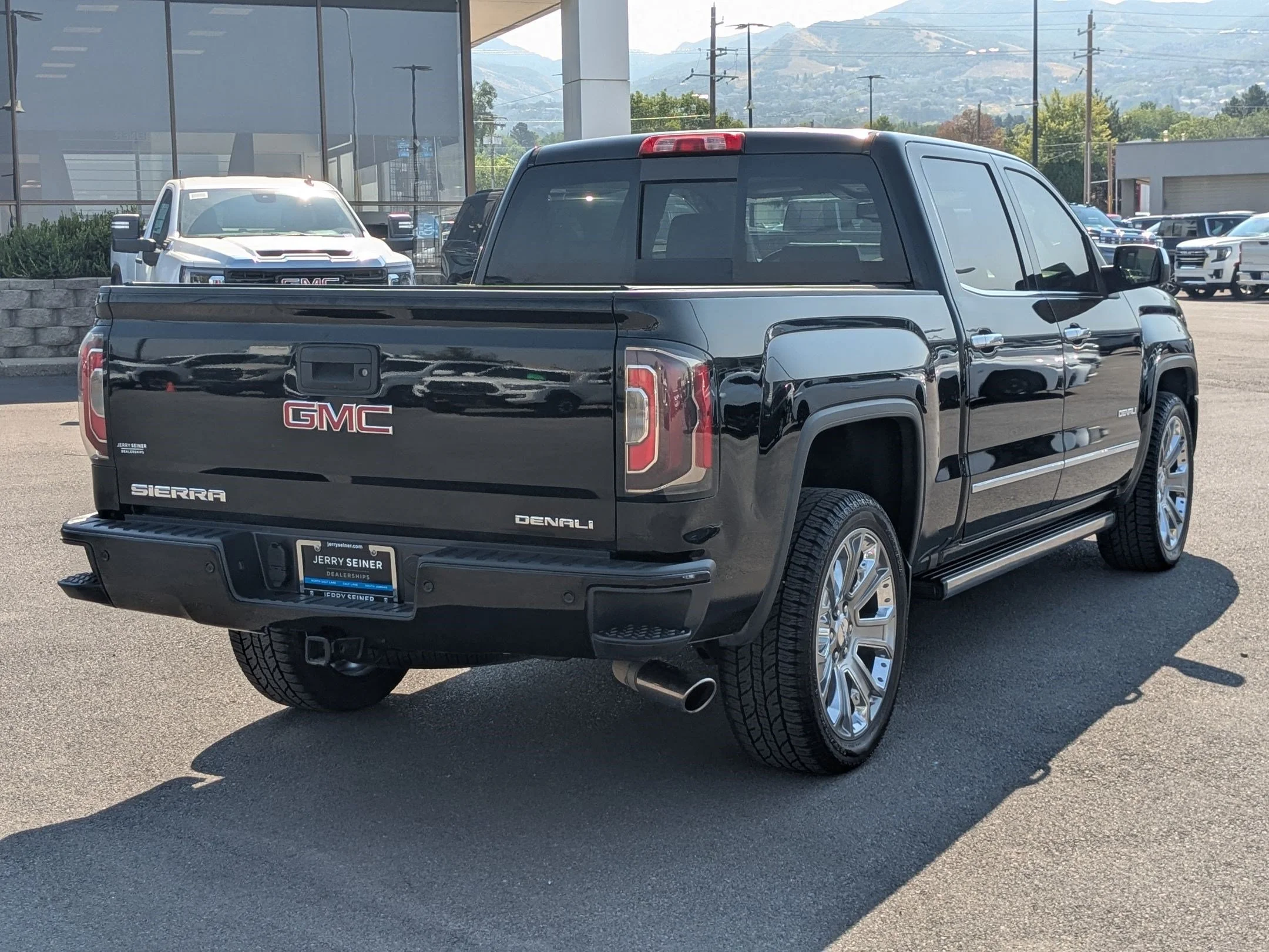 Used 2017 Onyx Black GMC Denali image 5