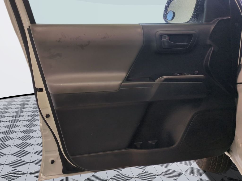 2022 Toyota Tacoma SR - Photo 10