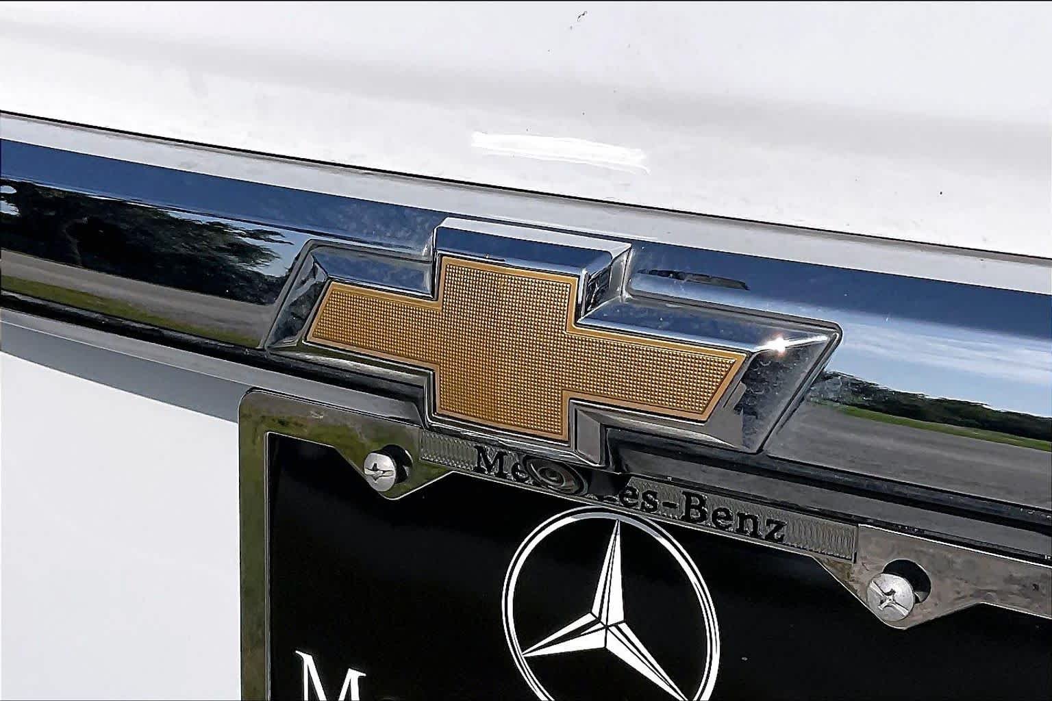 Used 2023 Summit White Chevrolet LT Cloth image 28