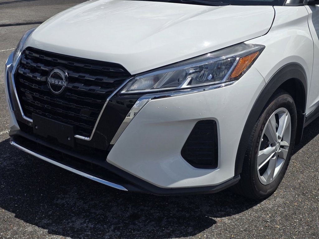 Used 2025 White Nissan S image 10