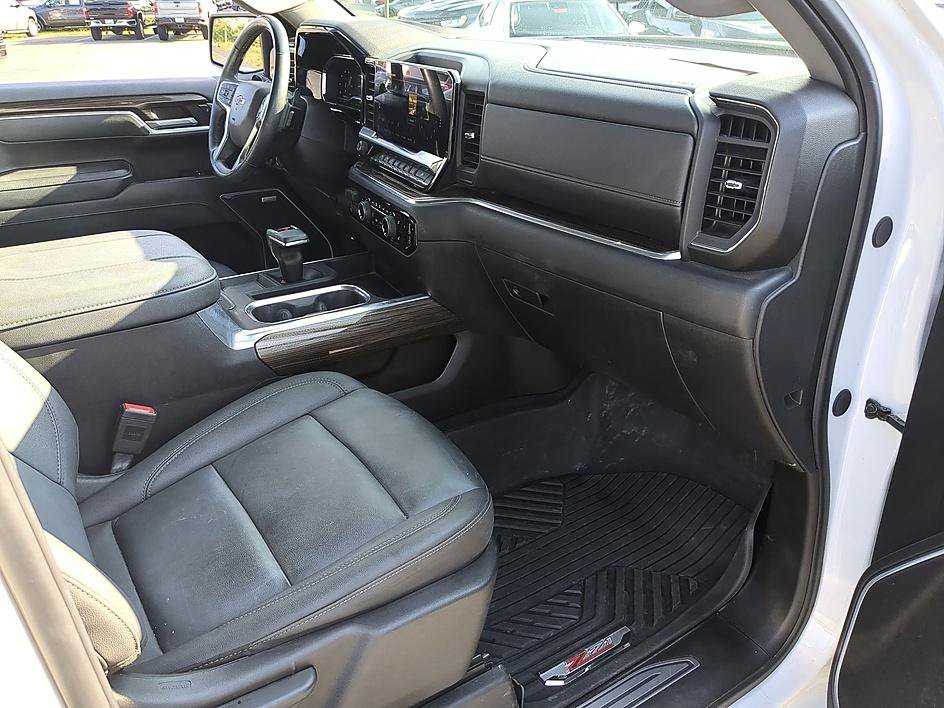 Used 2025 Summit White Chevrolet RST image 36
