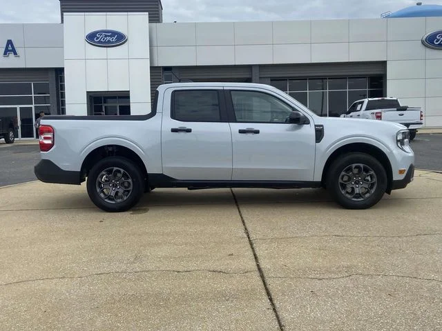 New 2026 Space White Metallic Ford XLT image 2