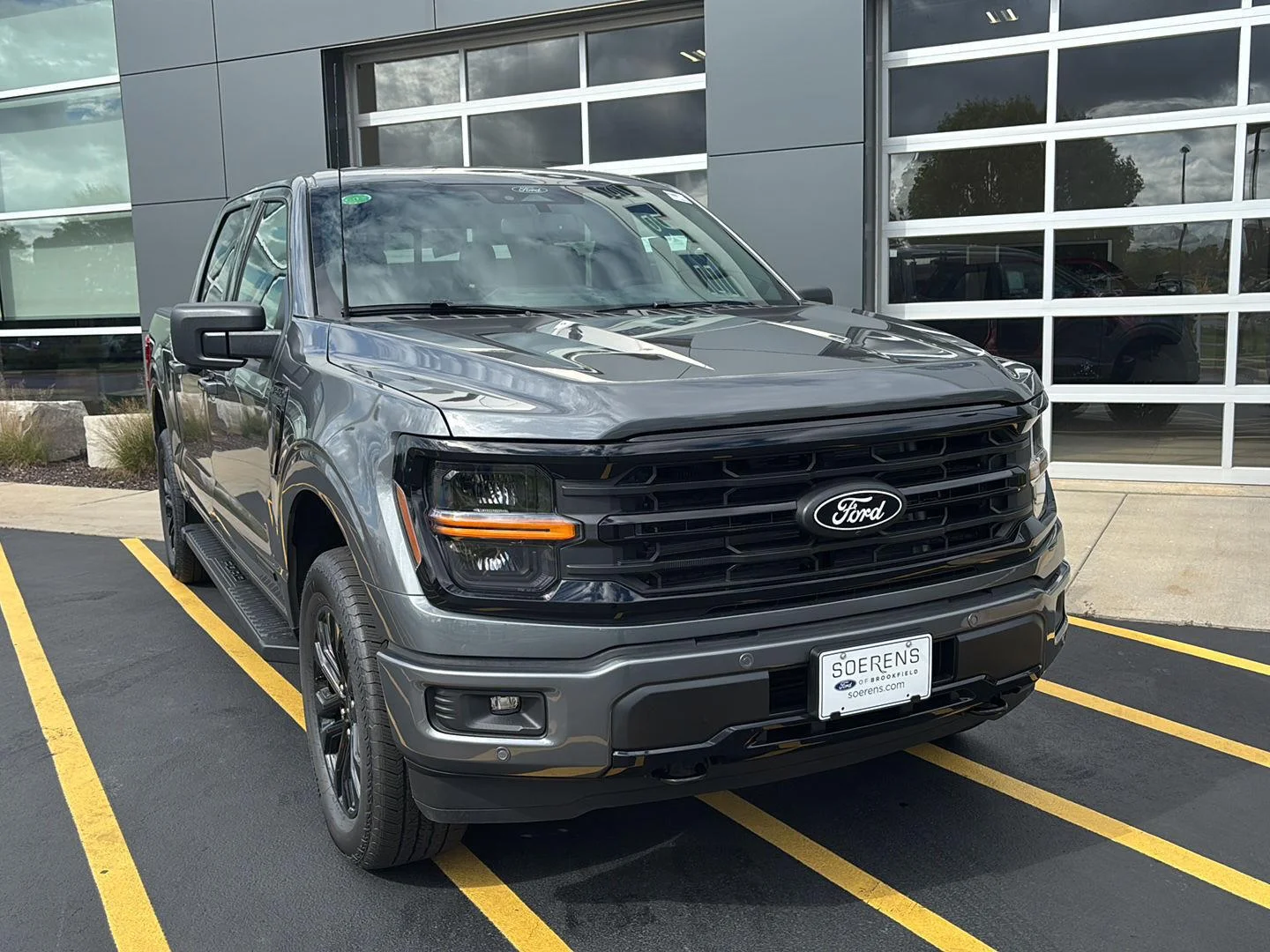 New 2026 Carbonized Gray Metallic Ford XLT image 4