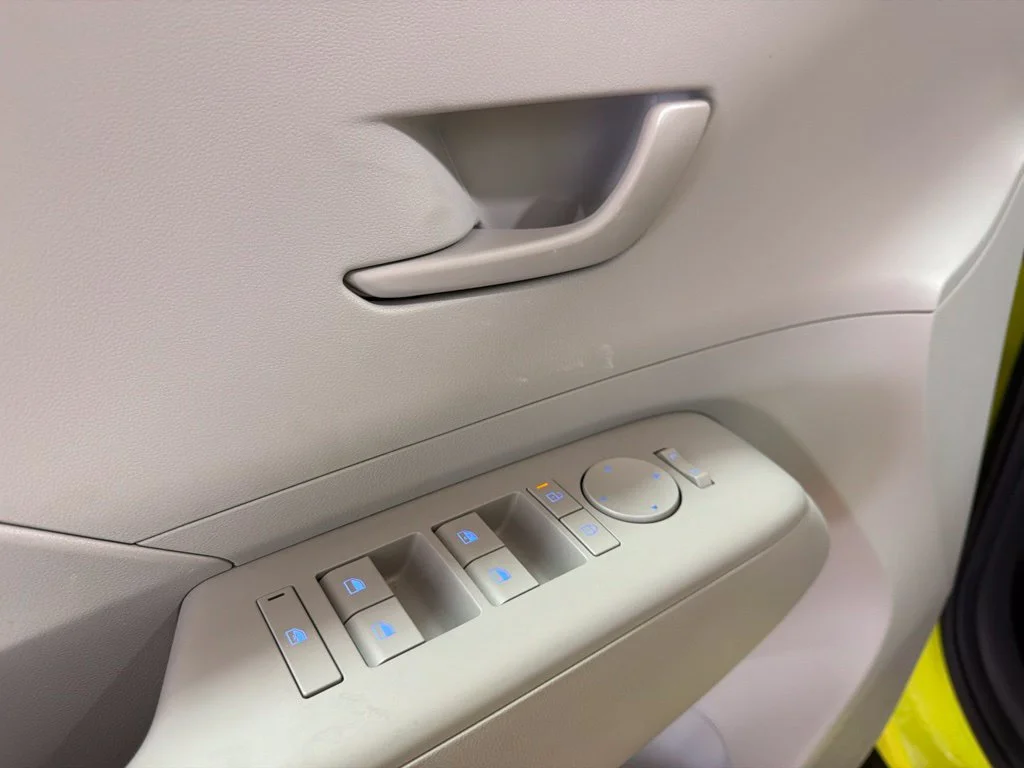 Used 2025 Neoteric Yellow Hyundai SE image 28