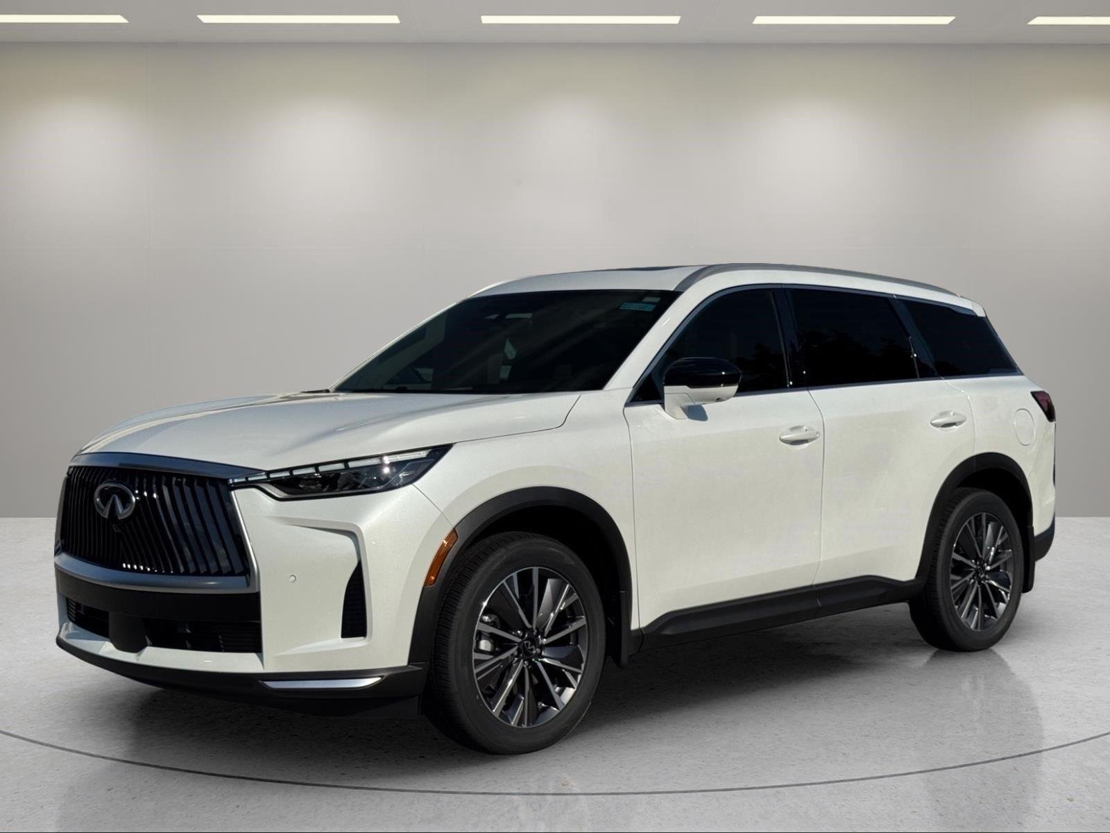 New 2027 RADIANT WHITE INFINITI Luxe FWD image 1