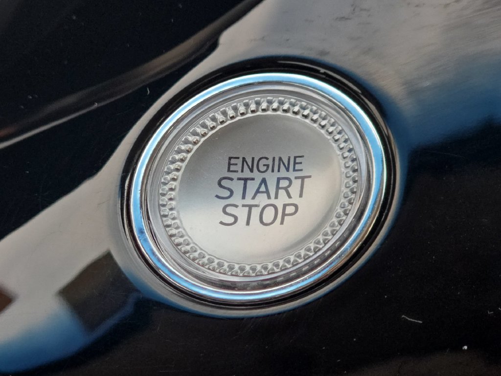 2025 GENESIS G70 Standard - Photo 30