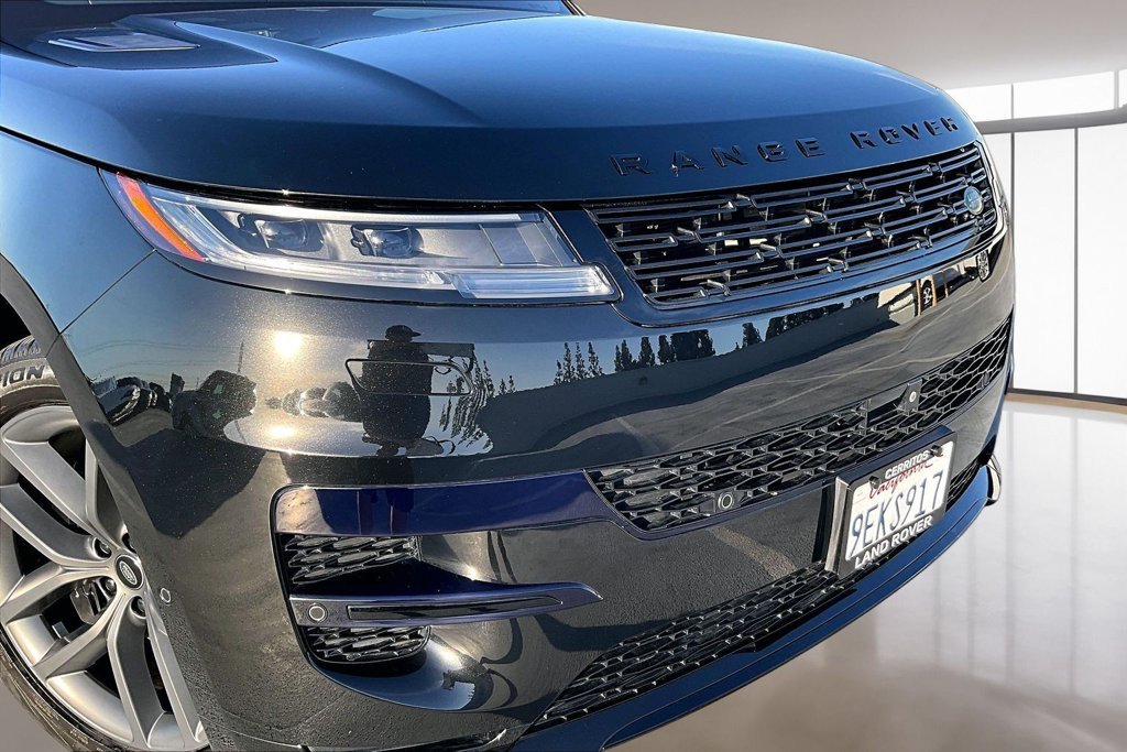 Certified Used 2023 Santorini Black Land Rover SE Dynamic image 31