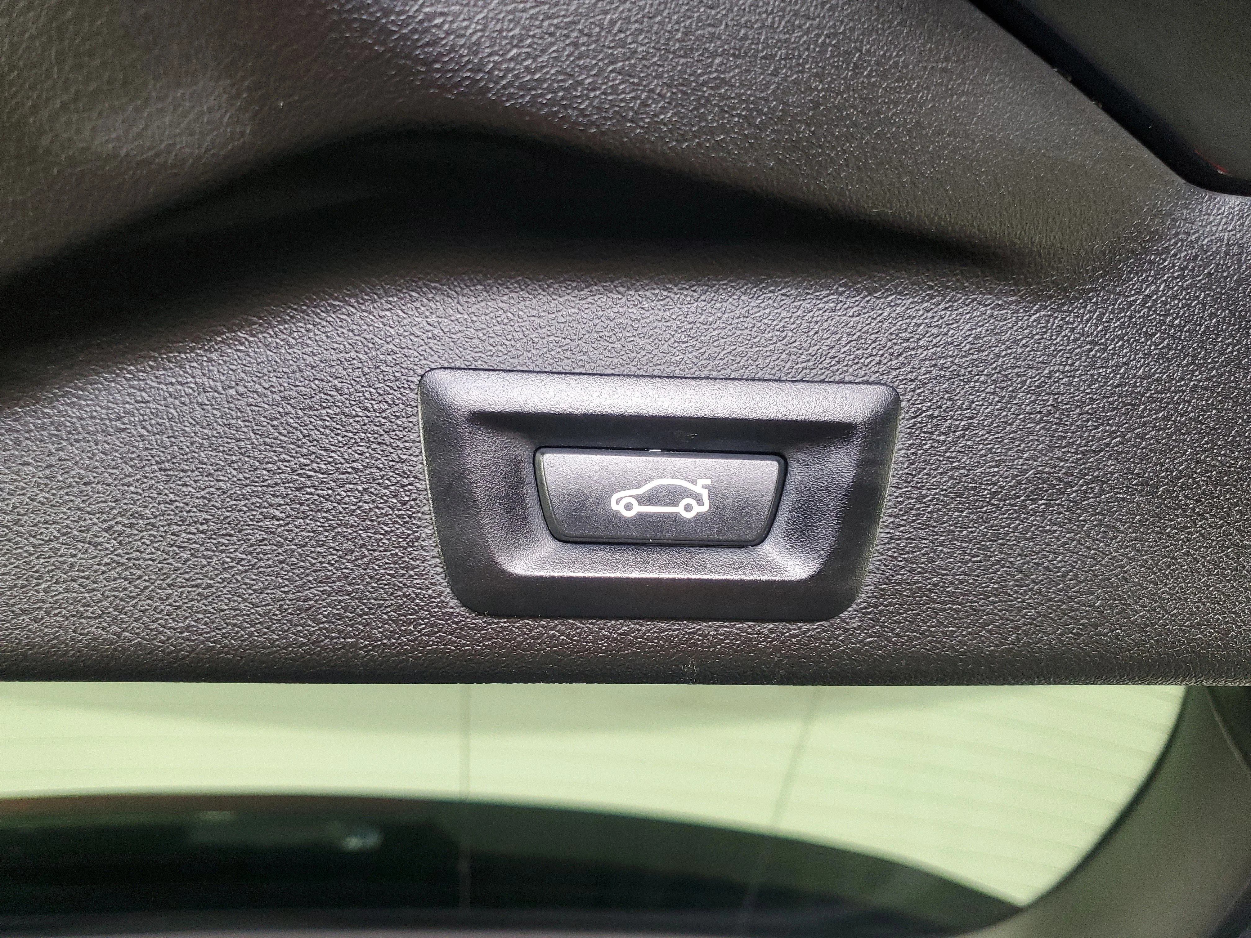Used 2019 Arctic Gray Metallic BMW xDrive40i image 36