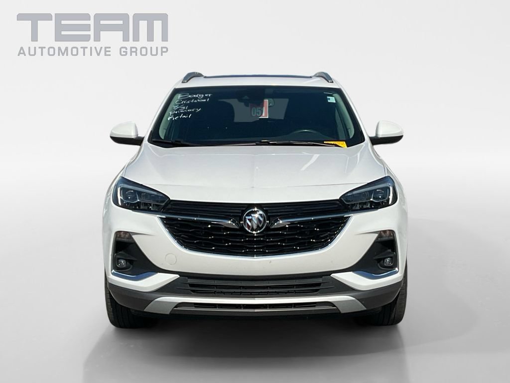 Used 2023 WHITE FROST TRICOAT Buick Essence image 2