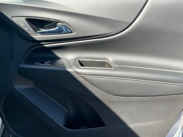 Used 2018 SILVER ICE METALLIC Chevrolet Premier image 27