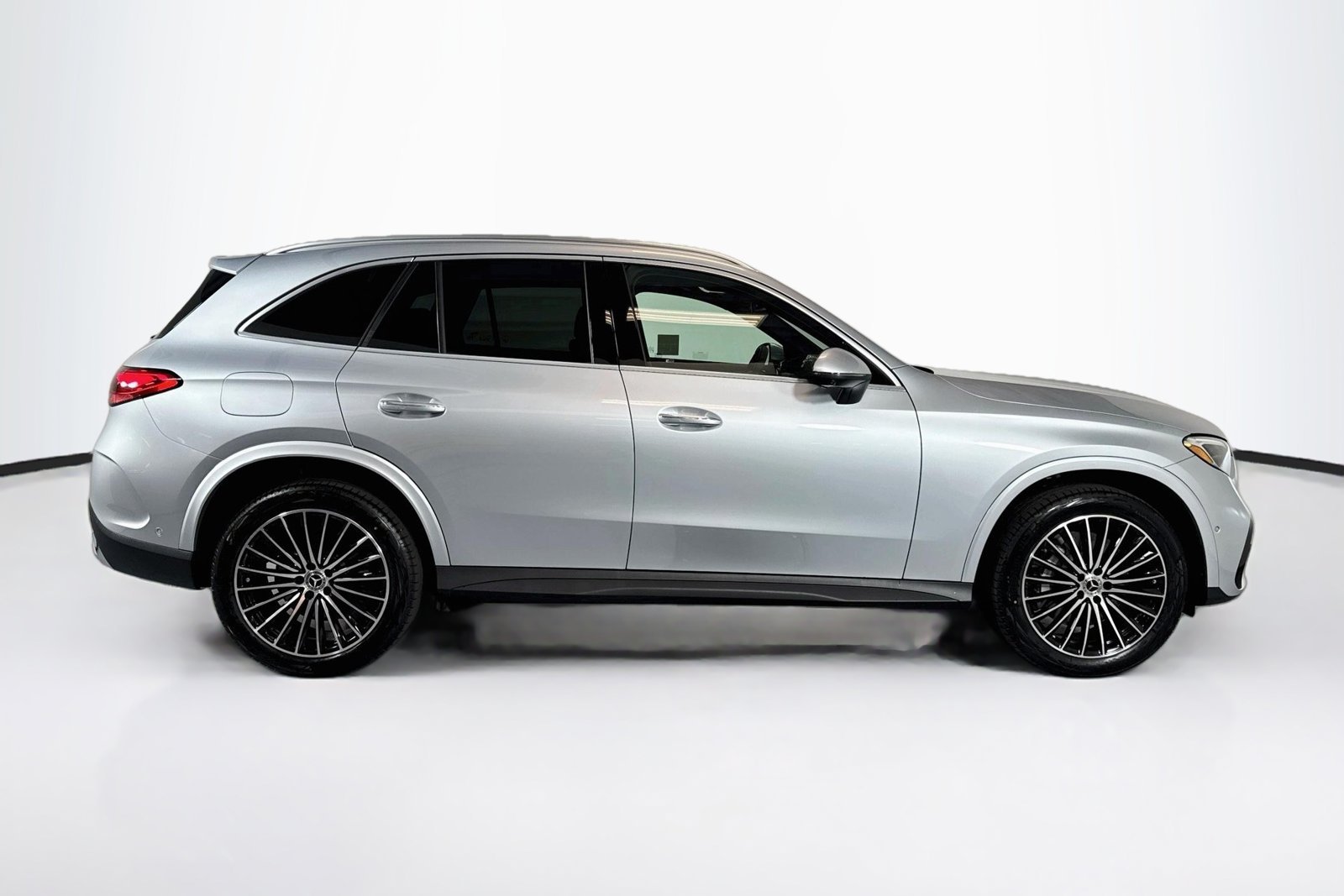 New 2026 Cirrus Silver Metallic Mercedes-Benz GLC 300 image 4