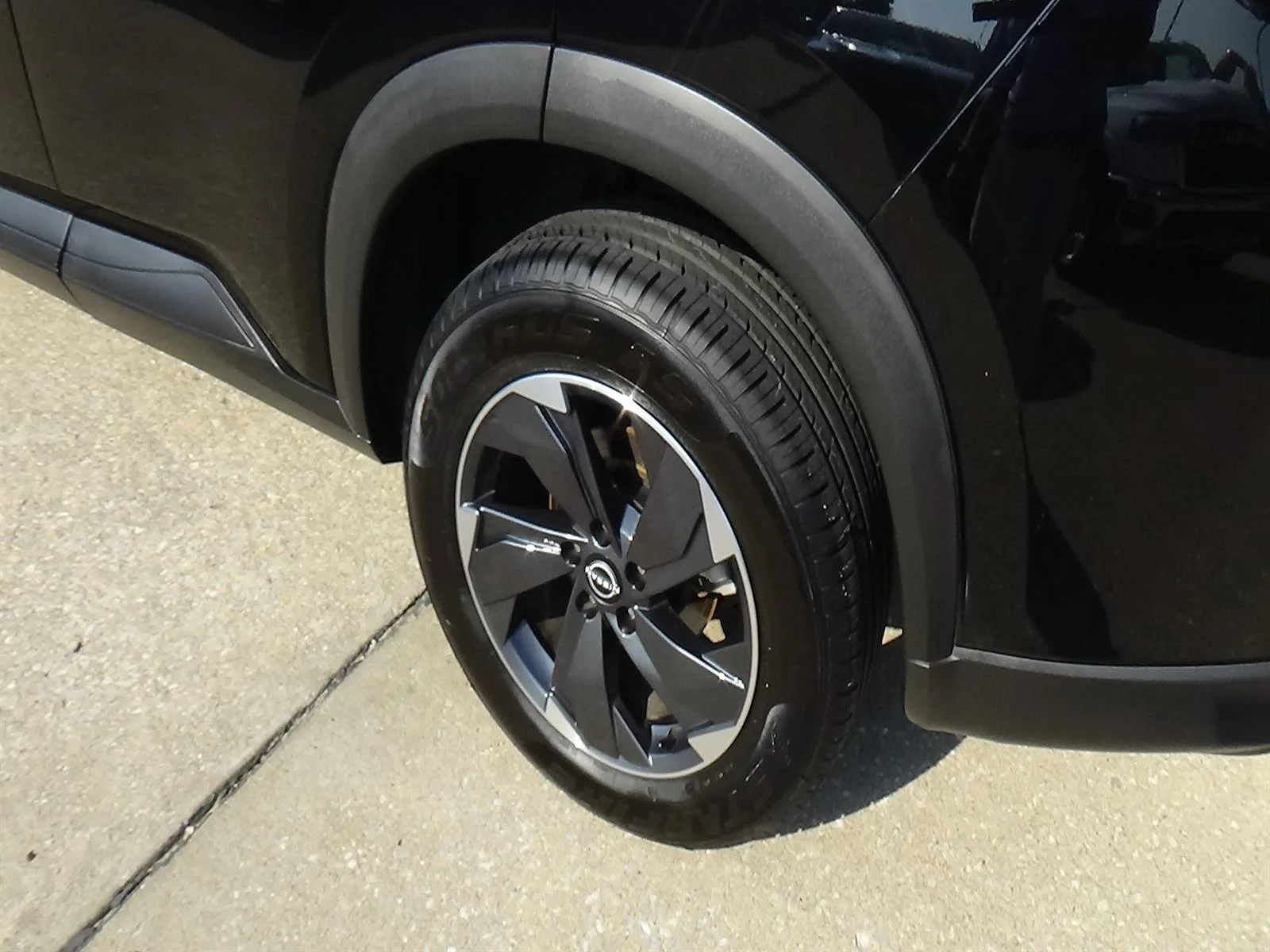 Used 2025 Super Black (kh3) Nissan SV image 9