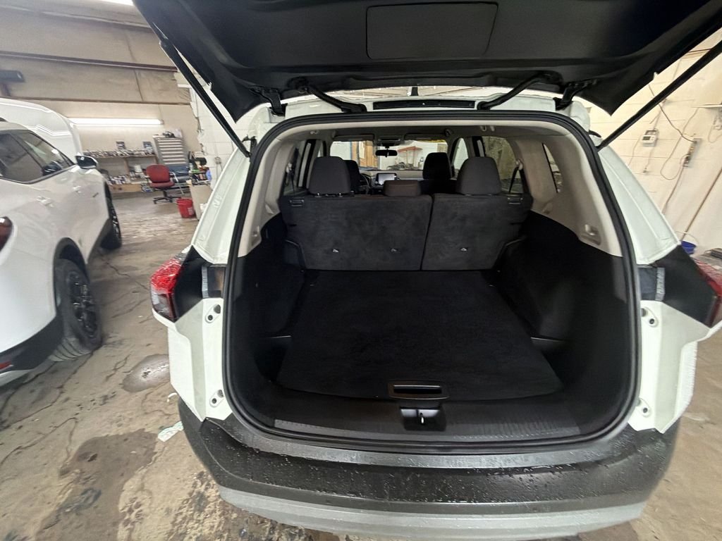 Used 2023 White Nissan S image 22