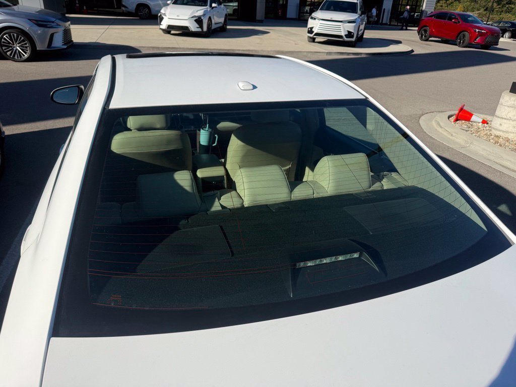 Used 2013 Super White Toyota XLE image 5