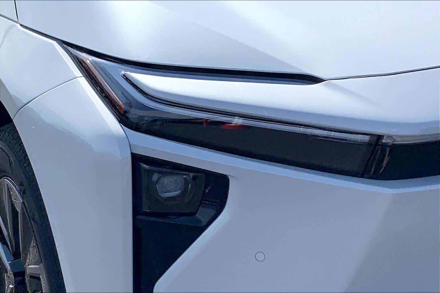 New 2026 Wind Chill Pearl Toyota XLE image 13