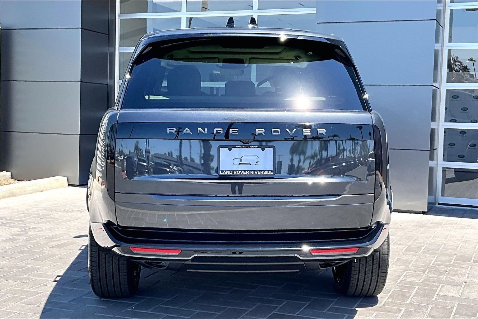 New 2026 Carpathian Grey Land Rover SE image 4