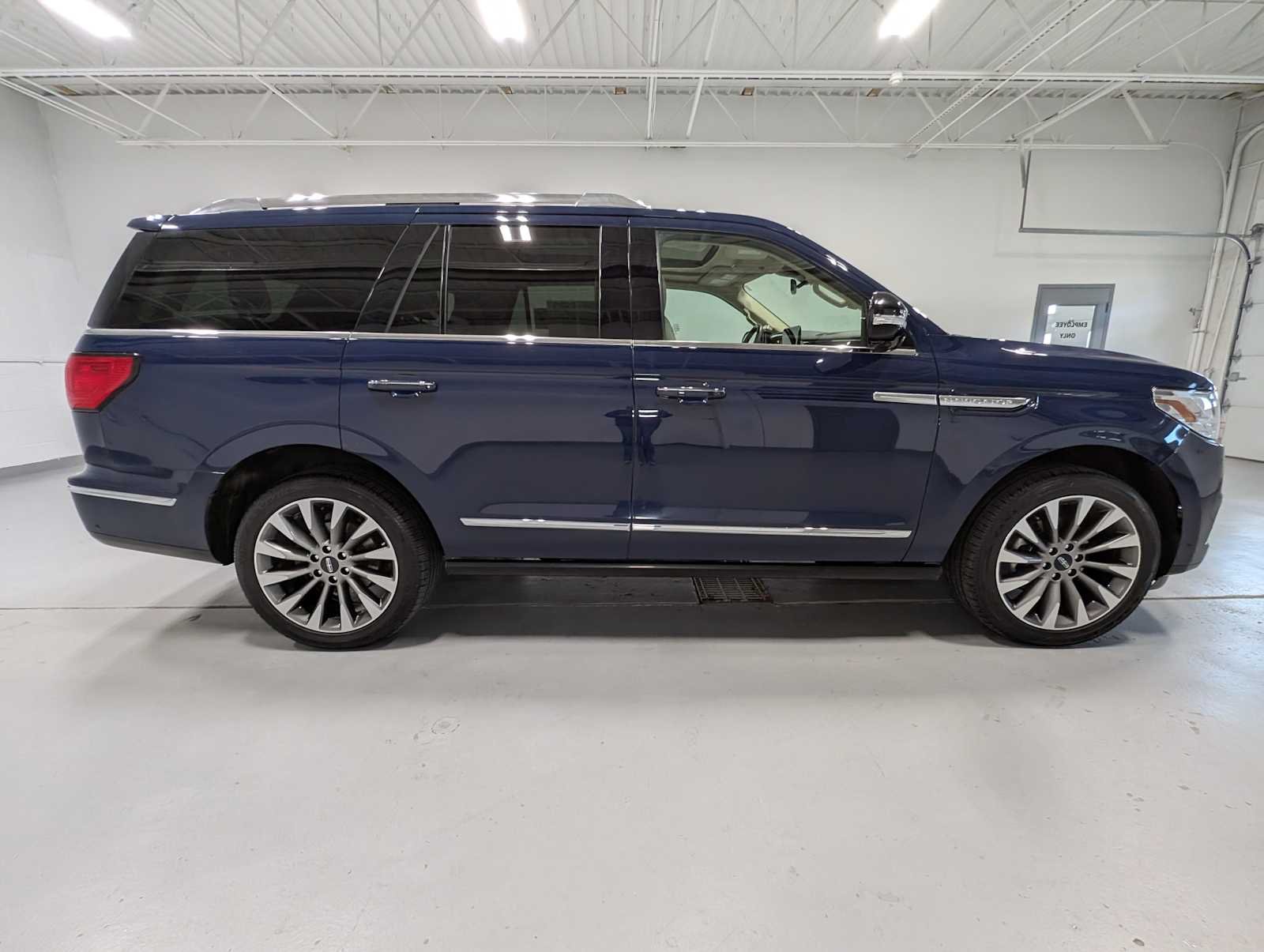 Used 2020 Rhapsody Blue Lincoln Reserve image 7