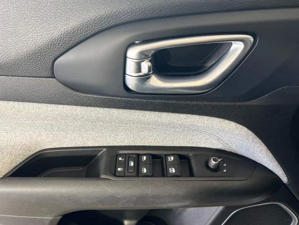 Used 2022 Bright White Clearcoat Jeep Latitude Lux image 7
