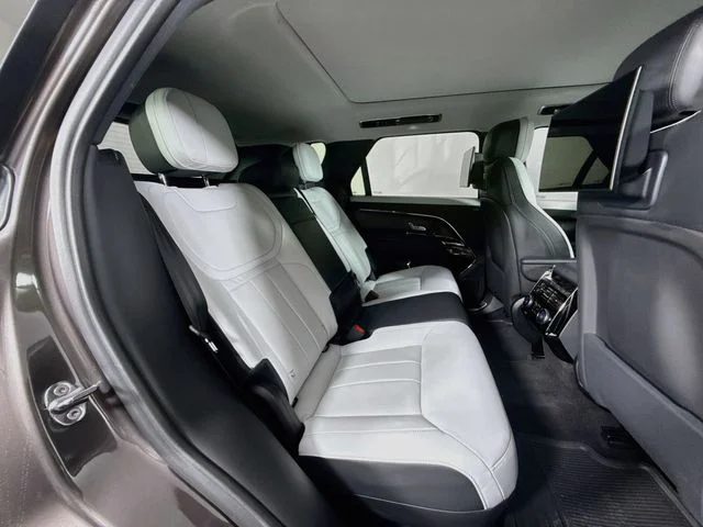Used 2024 Gray Land Rover Dynamic SE image 30