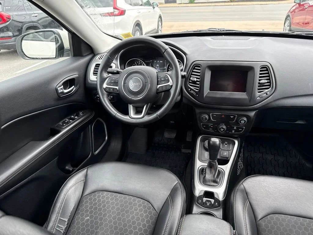 Used 2019 White Clearcoat Jeep Latitude image 10