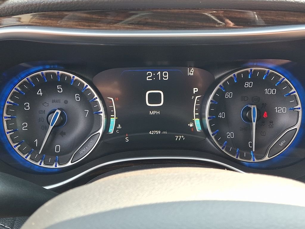 Used 2022 Black Chrysler Limited image 23