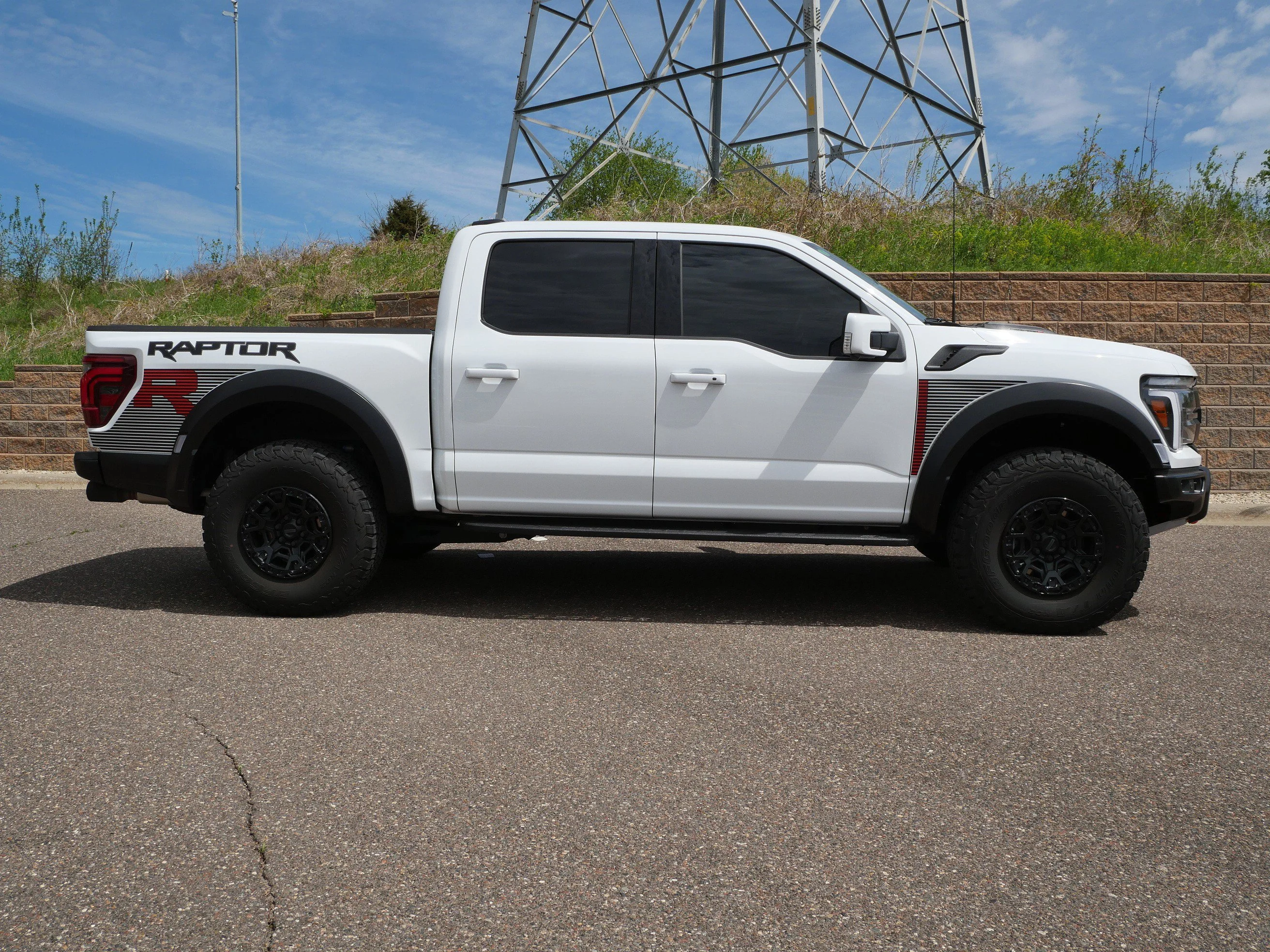 Certified Used 2024 Oxford White Clearcoat Ford Raptor image 8