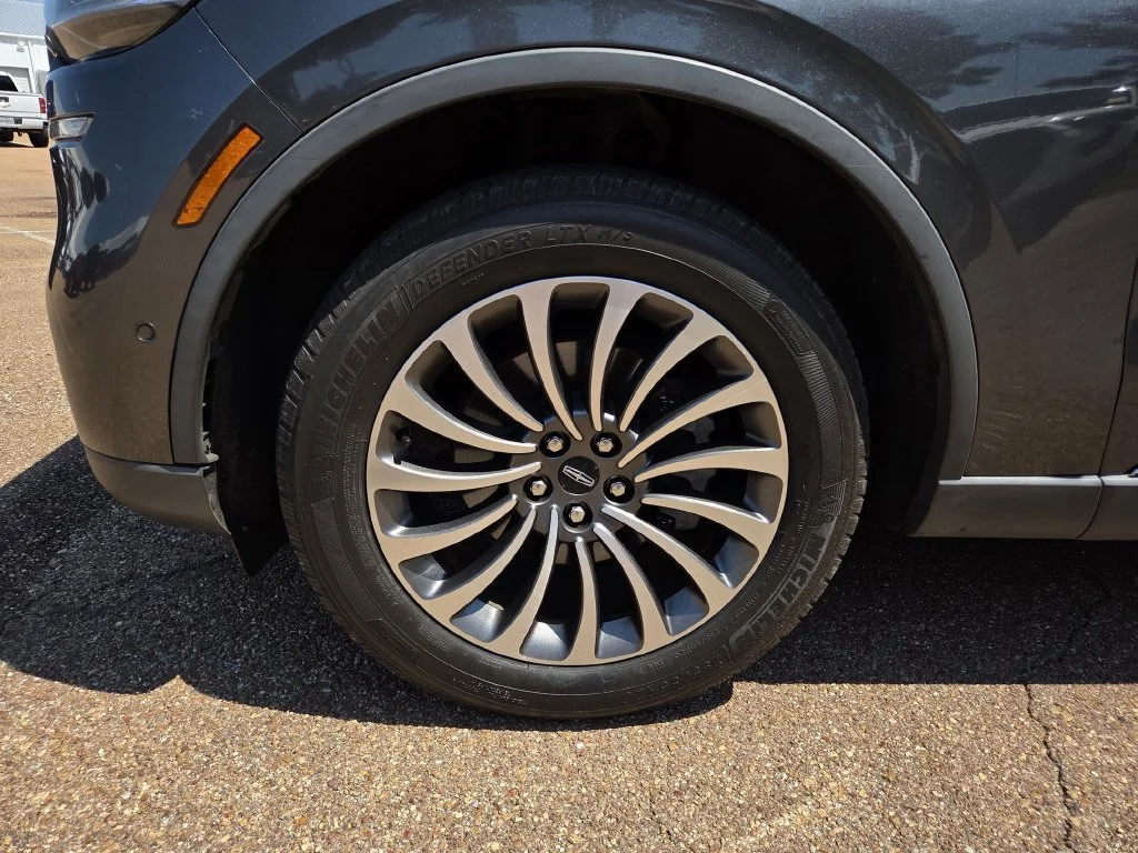 Used 2020 Gray Lincoln Reserve image 31